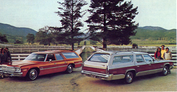 Plymouth Suburban 1975 #16