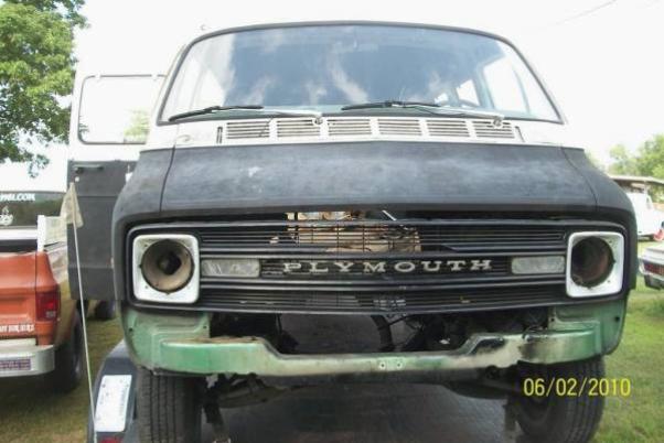 Plymouth Voyager 1976 #9