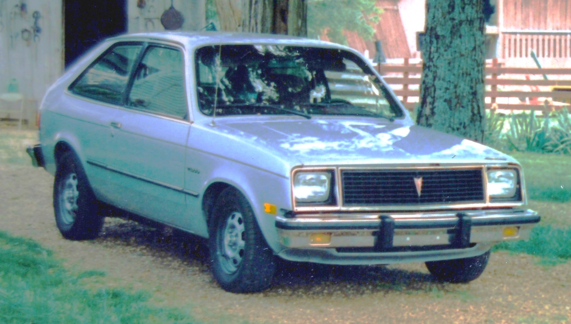 Pontiac T1000 1982 #7