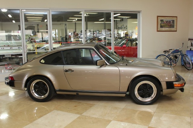 Porsche 911 1983 #11
