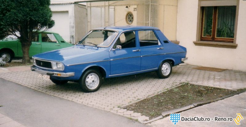 Renault R-12 #8