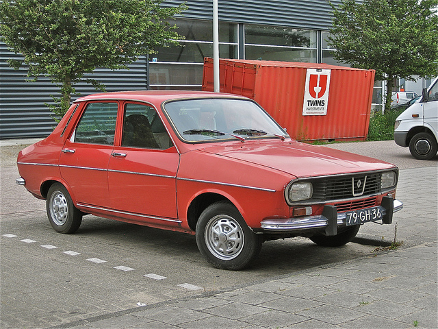 Renault R-12 #8