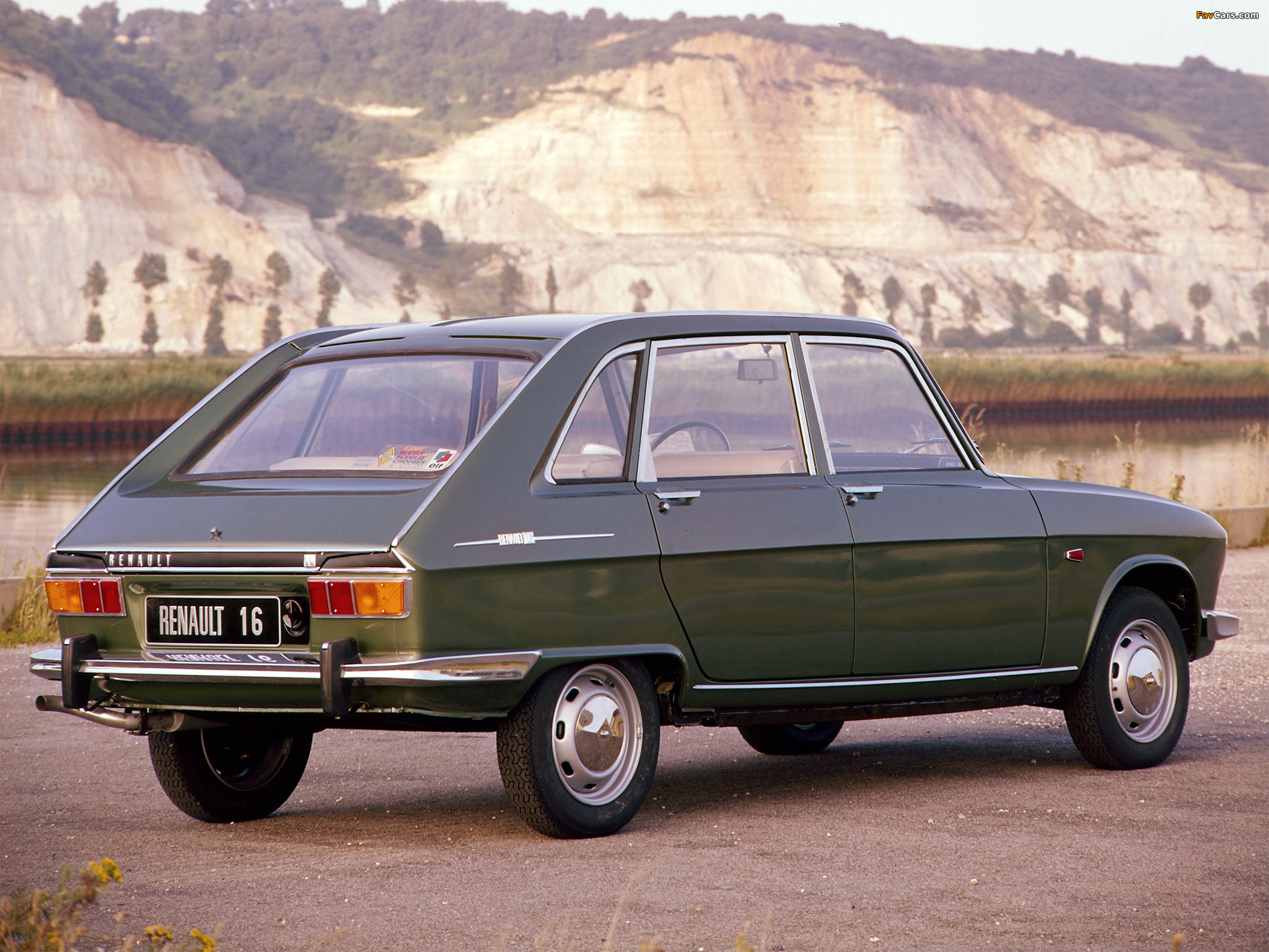 RENAULT R 16 950px Image 11