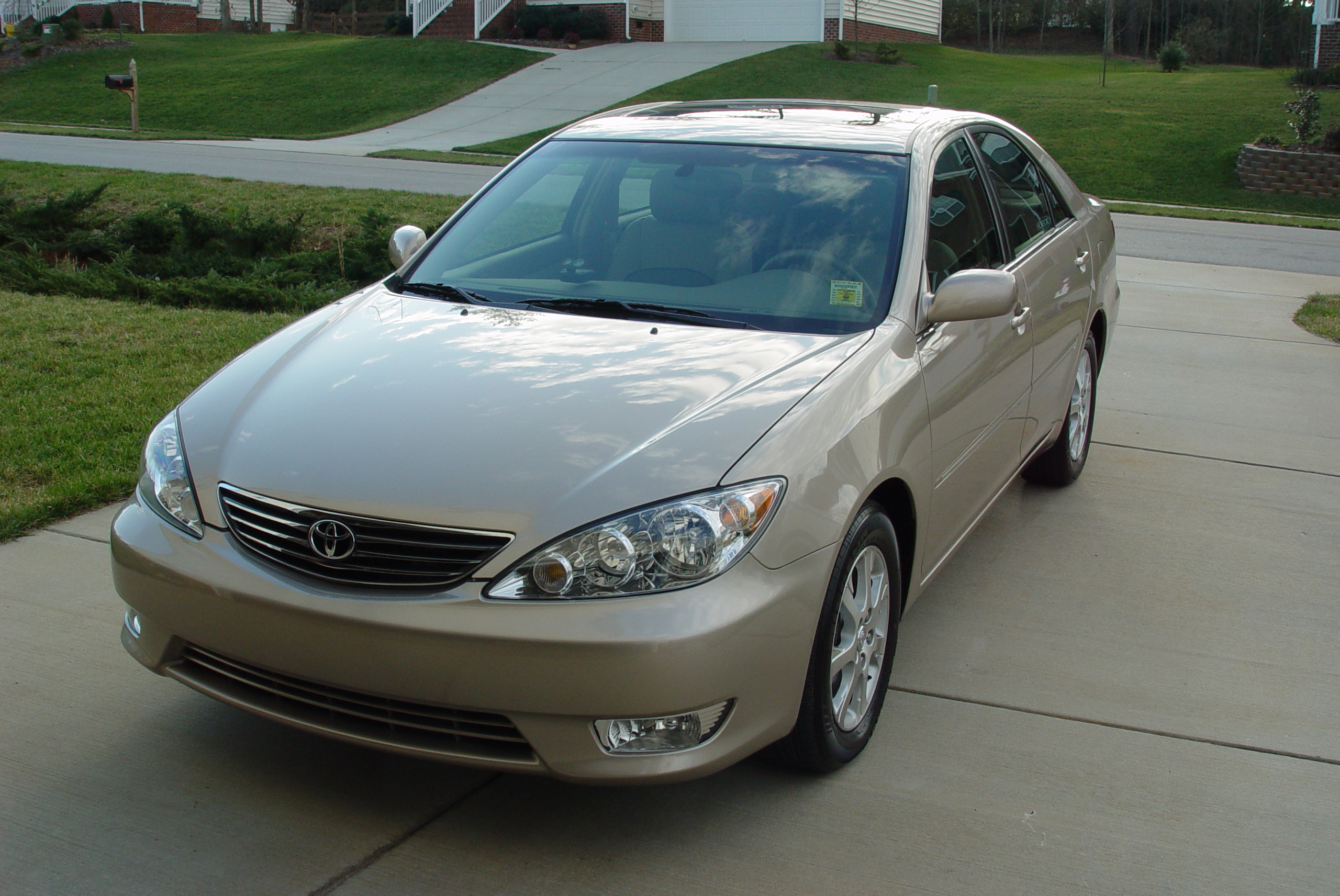 2005 Toyota Camry Information and photos MOMENTcar
