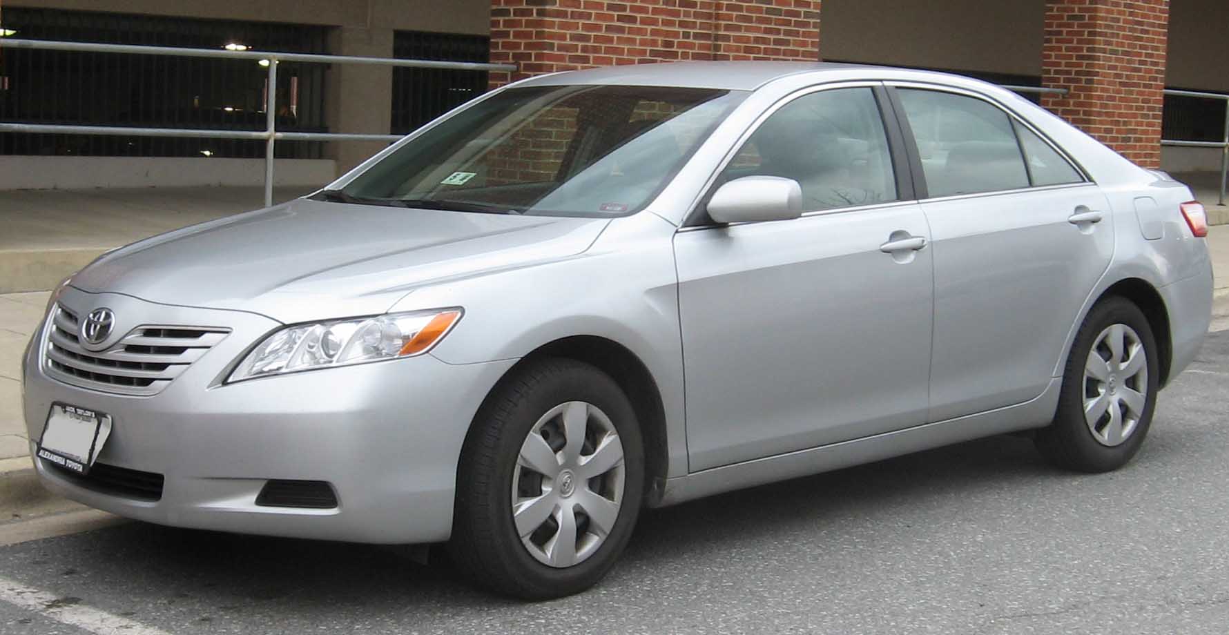 Toyota Camry LE #10