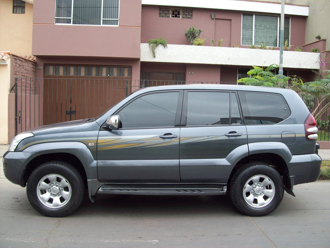 Toyota Land Cruiser 2005 #11