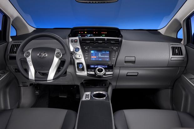 Toyota Prius v 2014 #2