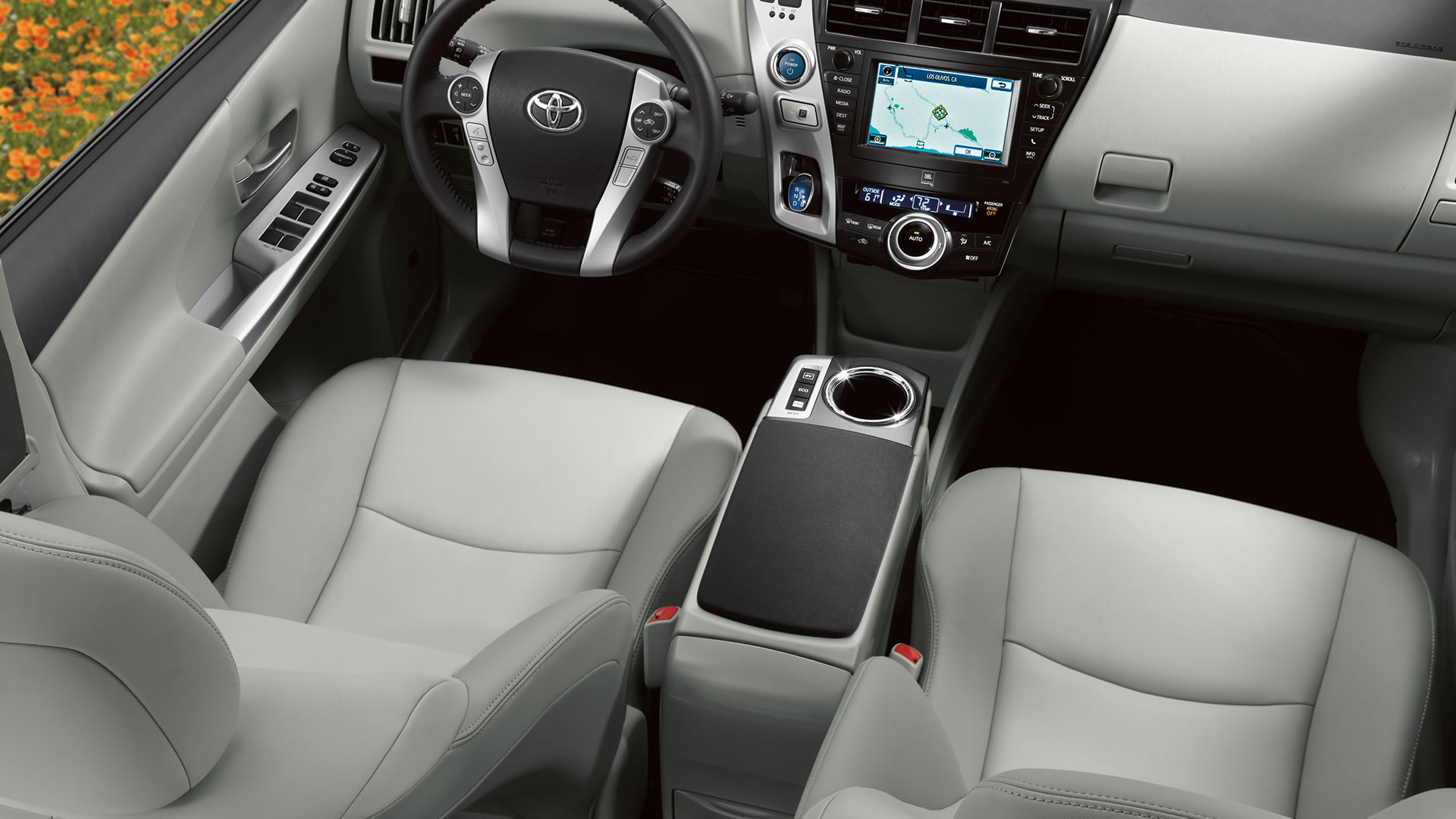 Toyota Prius v 2014 #9