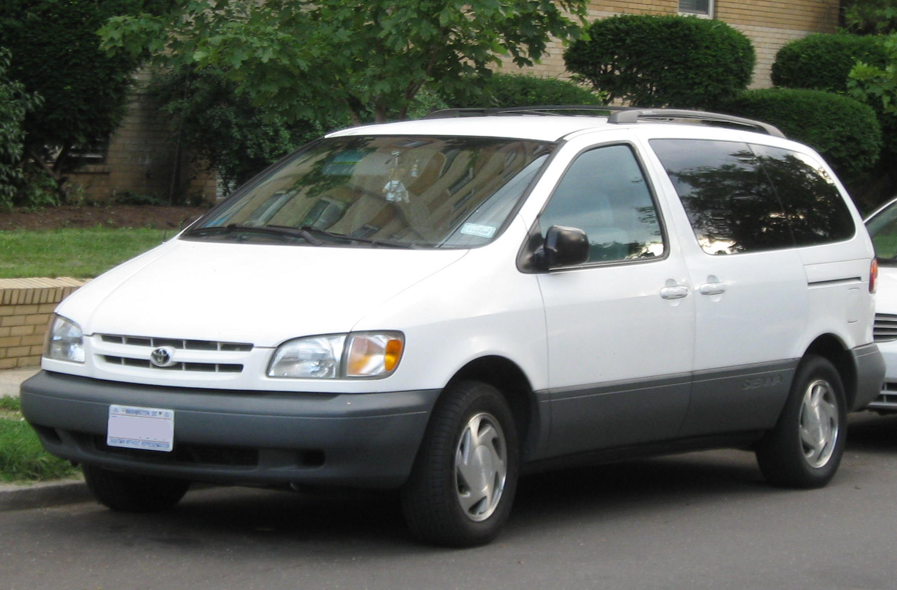 Toyota Sienna 2000 #2