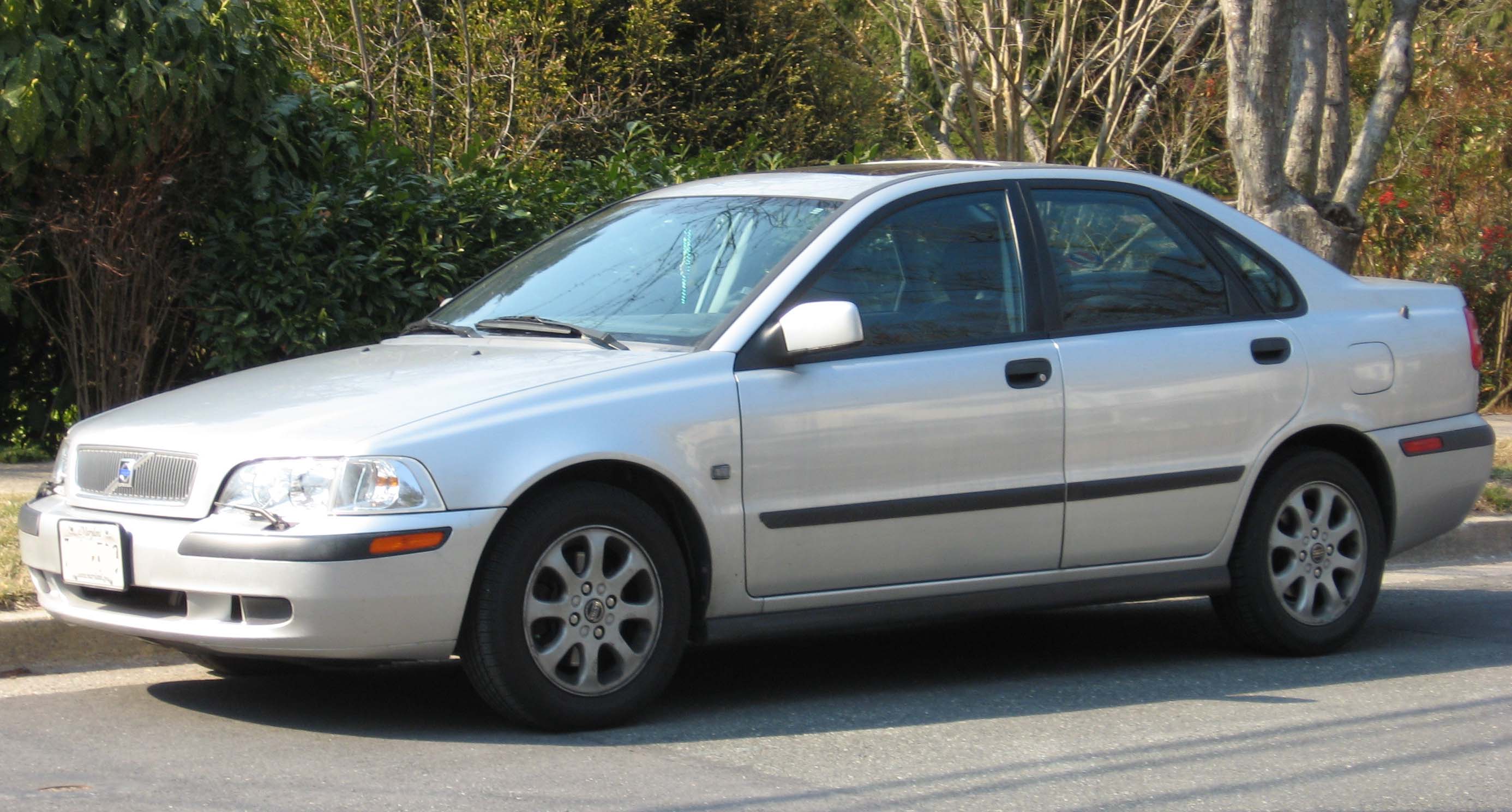 2001 Volvo S40 Information and photos MOMENTcar