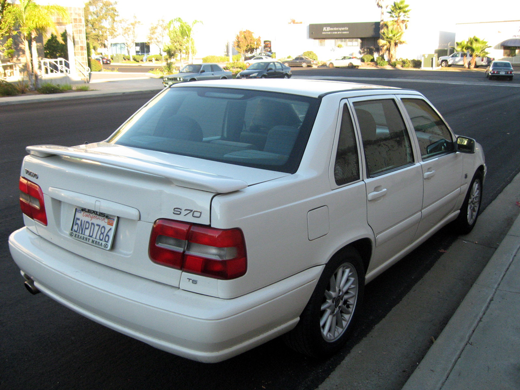 1999 Volvo S70 Information and photos MOMENTcar