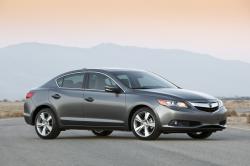 Acura 2013 ILX looking sporty and stylish #9