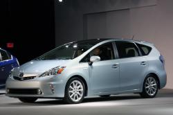 Toyota Prius v 2012 #9