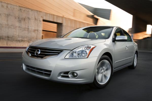 Altima wins the test drive for Nissan 2010 models