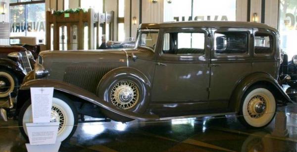 Auburn Model 8-105 1933 #1