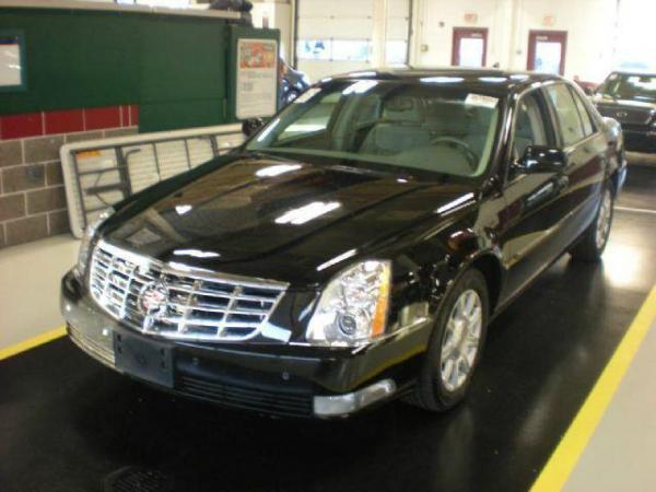Cadillac DTS Premium Luxury #2