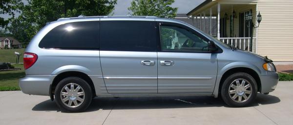 Chrysler Town and Country 2004 #2