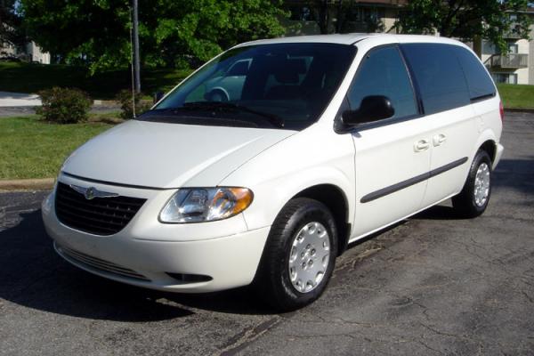 Chrysler Town and Country 2004 #3