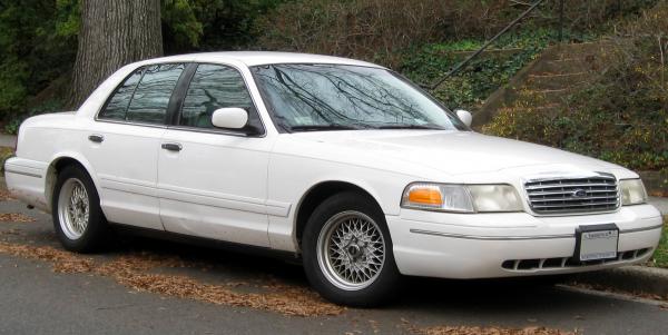 Ford Crown Victoria 2002 #2