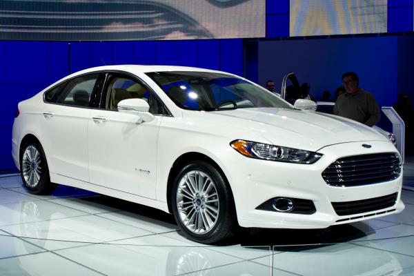 Ford Fusion Hybrid S #1