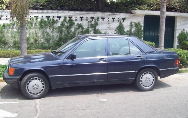 Mercedes-Benz 190 1987 #2