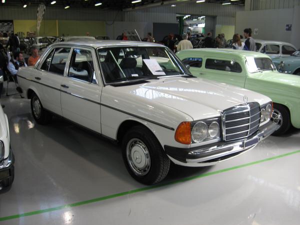 Mercedes-Benz 230 #1