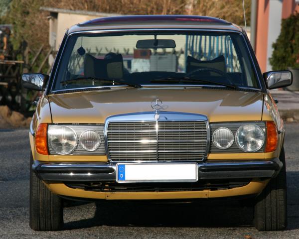 Mercedes-Benz 230 1977 #4