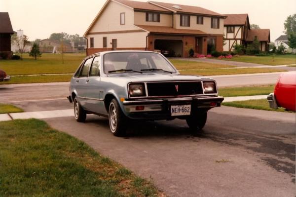 Pontiac T1000 1982 #4
