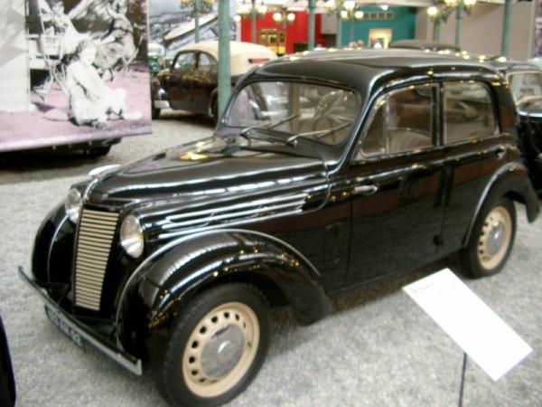 Renault Juvaquatre 1946 #4