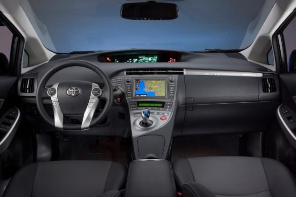 Toyota Prius Plug-in Advanced #3