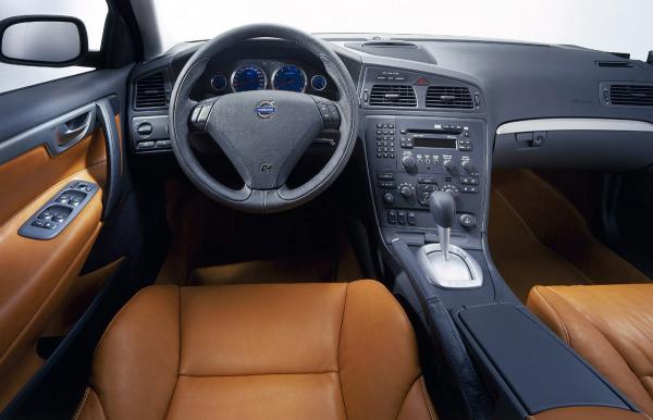 volvo 2002 S60 - as luxurious as it could ever be those times
