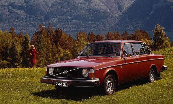 Volvo 240 1975 #2