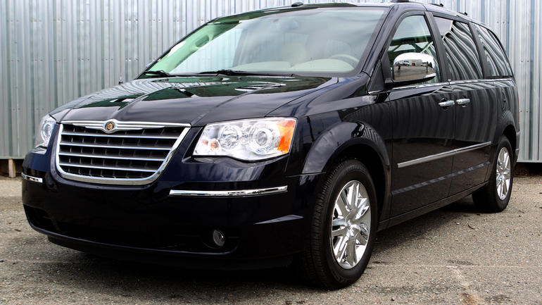 2010 Chrysler Town and Country - Information and photos - MOMENTcar