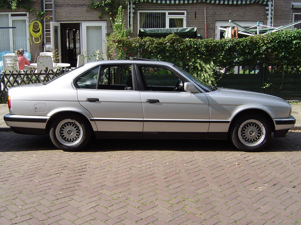 BMW 5 Series 1990 #13