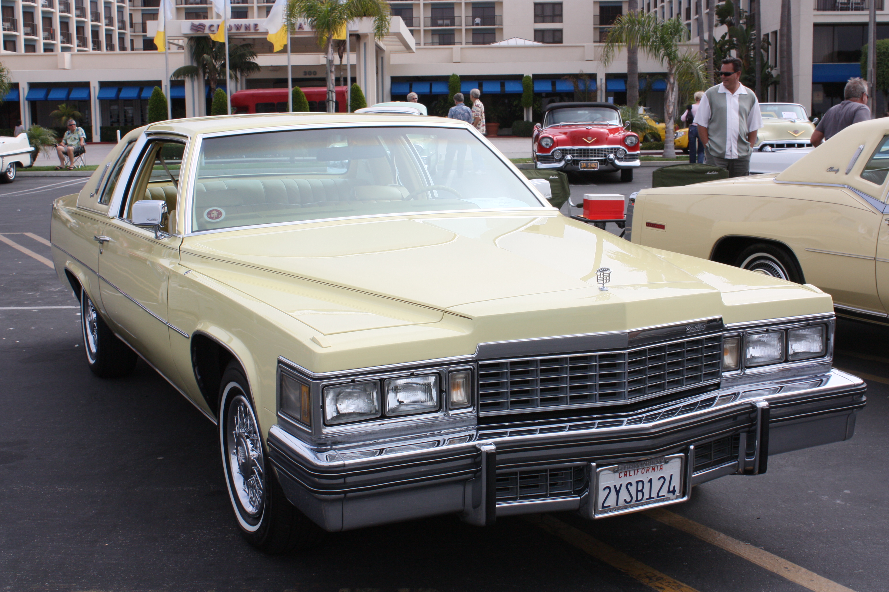 Cadillac DeVille 1977 #2