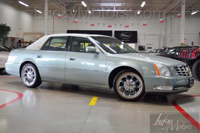 Cadillac DTS Luxury II #24