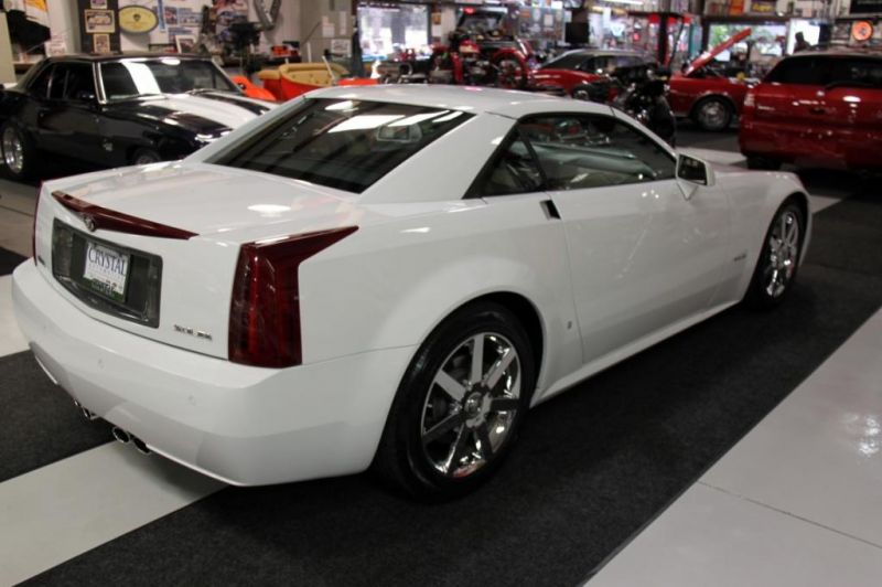 Cadillac XLR-V Alpine White Edition #15