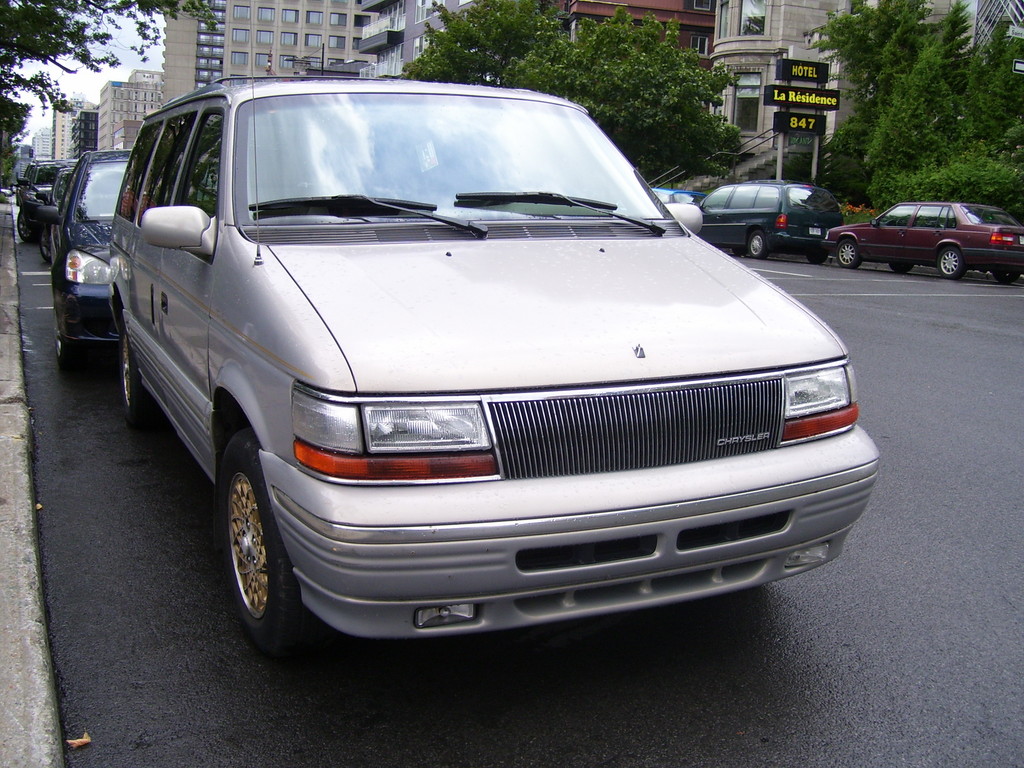 Chrysler Town and Country 1995 #2