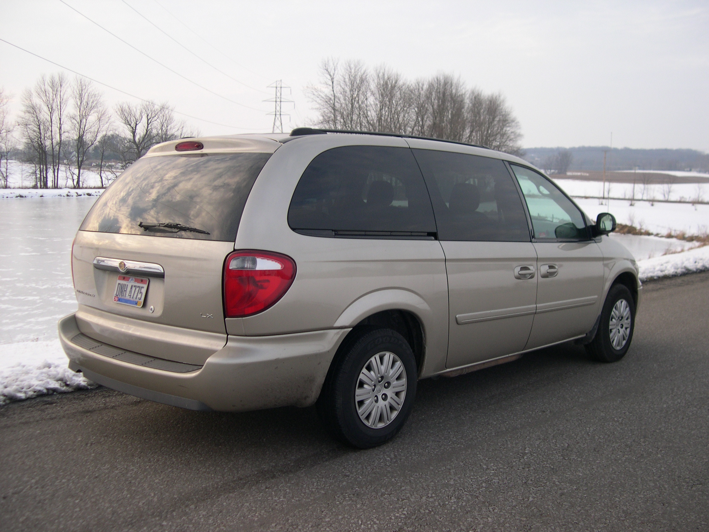 Chrysler Town and Country 2005 #3