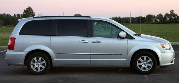 Chrysler Town and Country 2011 #3