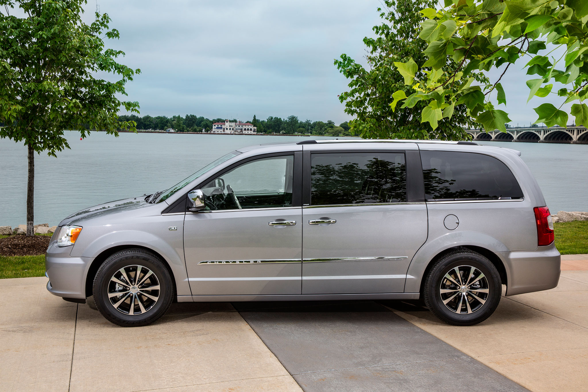 Chrysler Town and Country 2014 #17