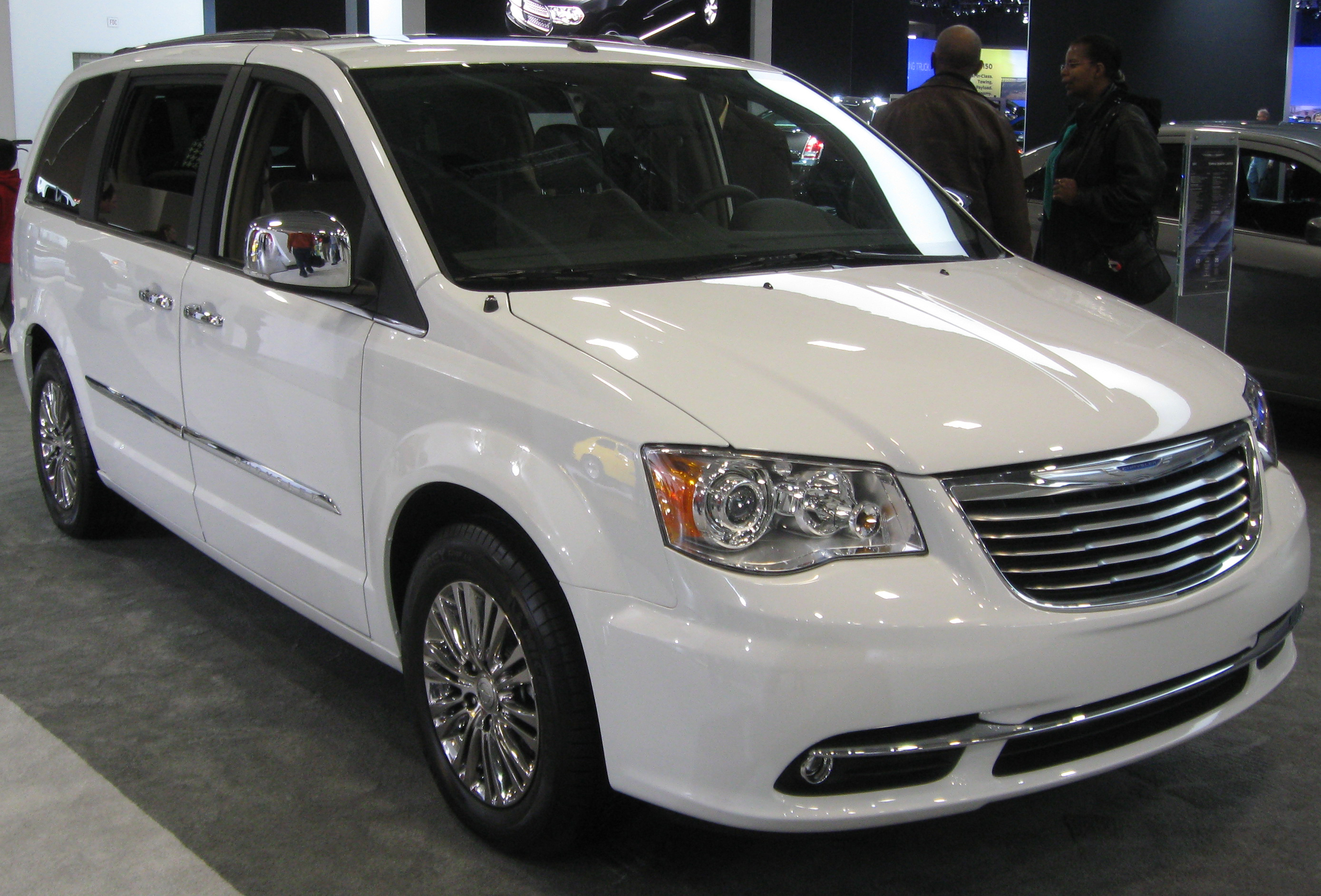 Chrysler Town and Country Limited #7