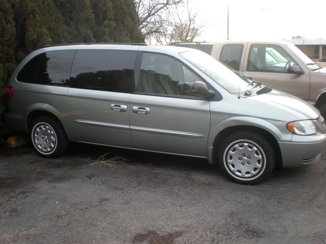 Chrysler Town and Country LX Family Value #4