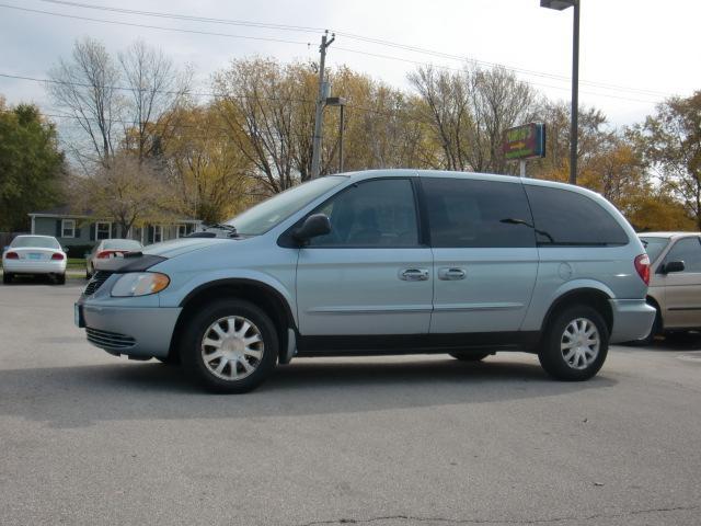 Chrysler Town and Country LX Family Value #26