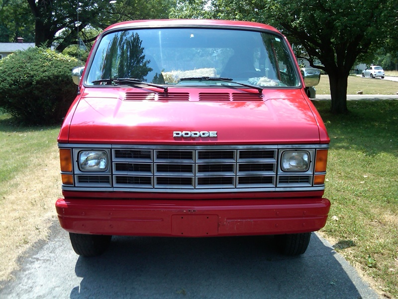 Dodge Ram Wagon 1990 #2