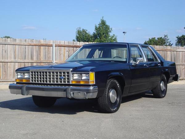 Ford Crown Victoria 1986 #1