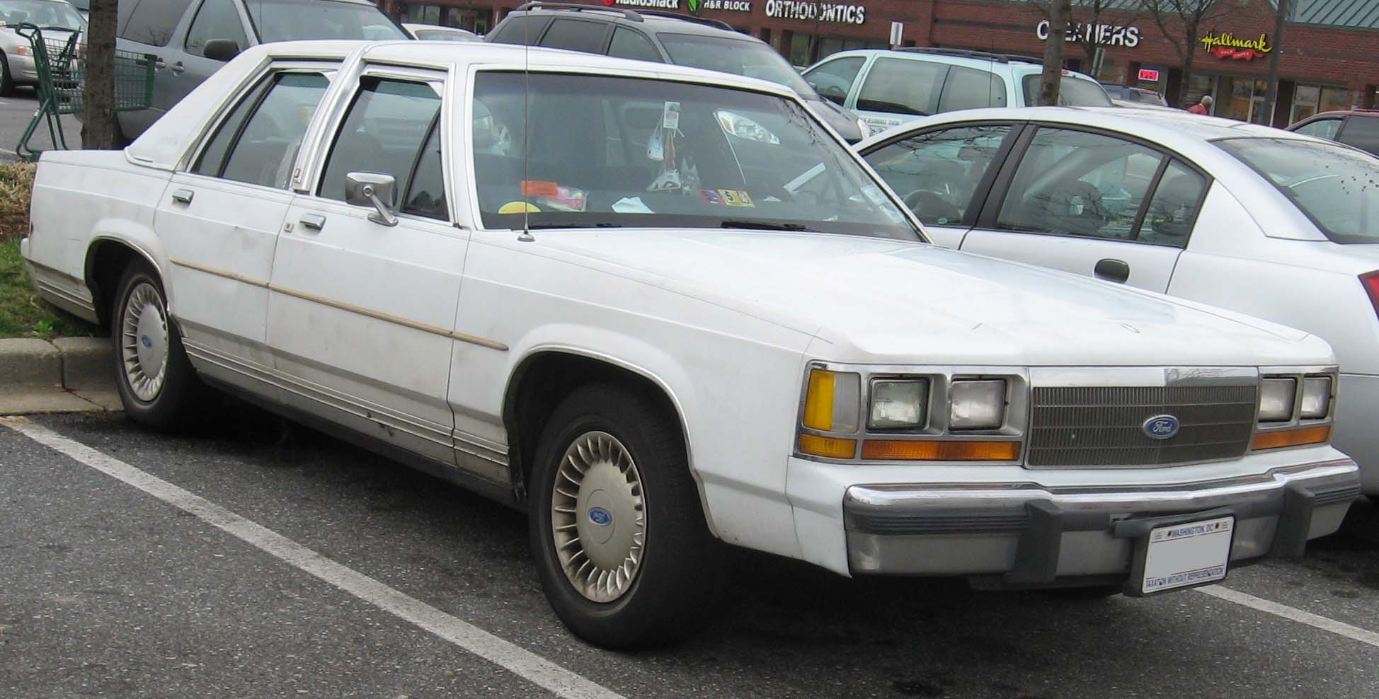 Ford Crown Victoria 1988 #6