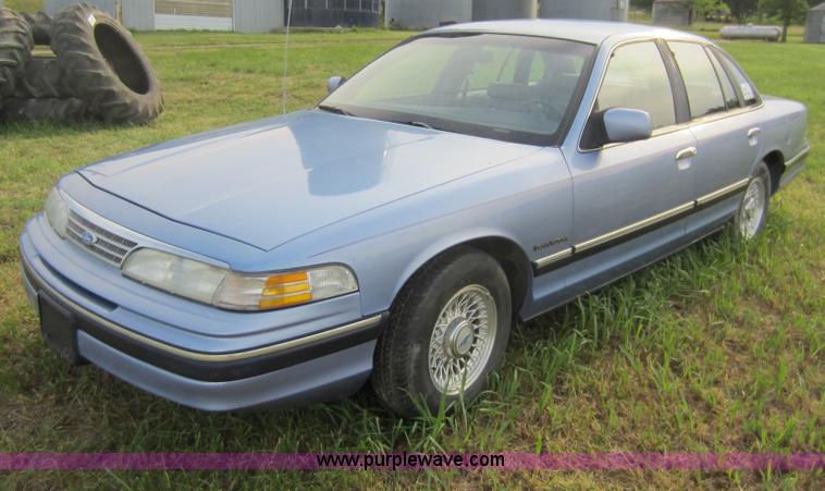 Ford Crown Victoria 1994 #4