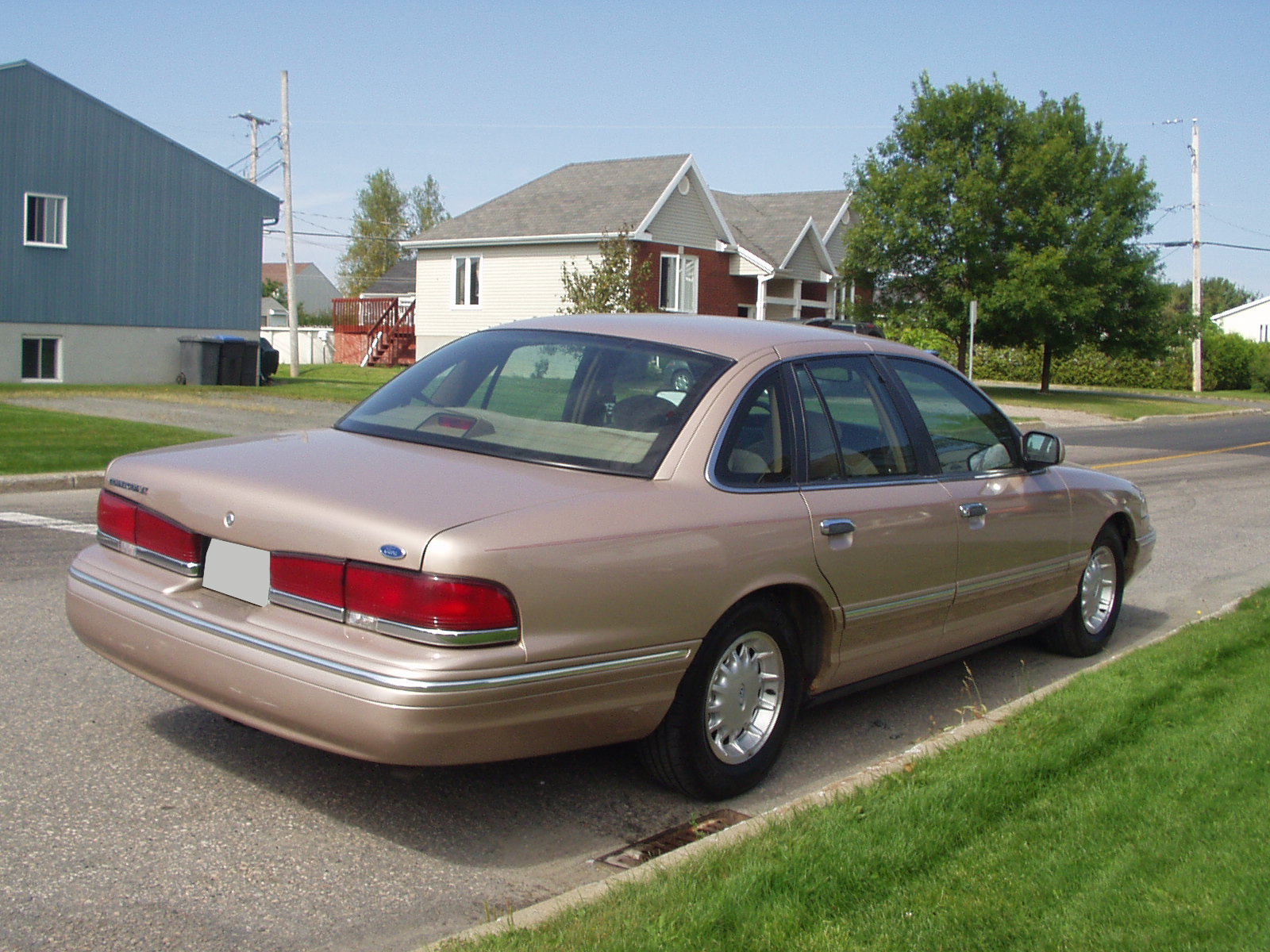 Ford Crown Victoria 1997 #2