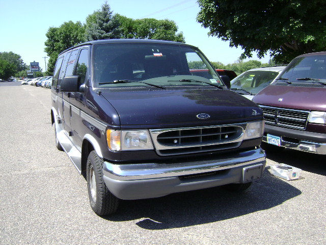Ford Econoline Wagon 2001 #3